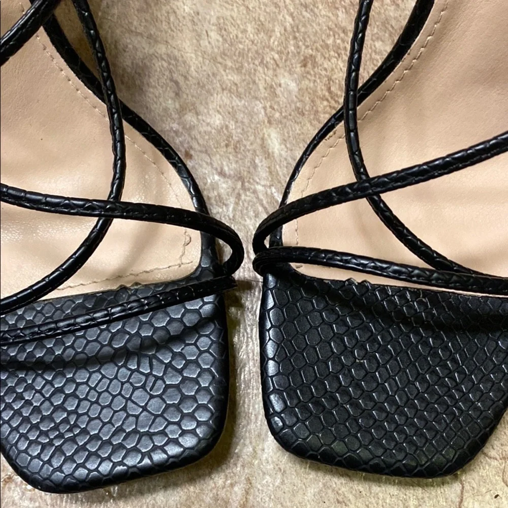 Elegant Black Heels with Classic Design Size 7.5